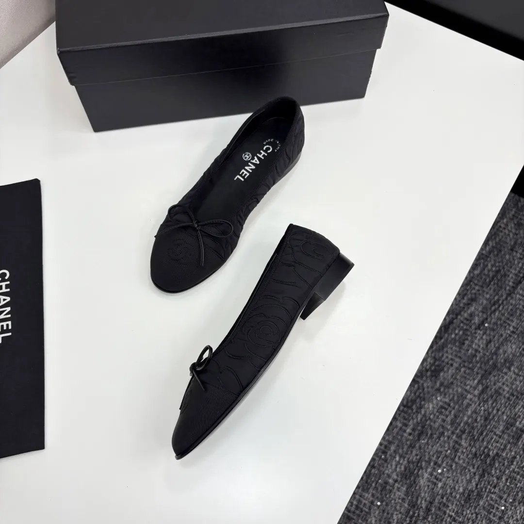 👟👟Ex-factory price 540👟👟 25Fw early spring latest color Chanel Xiaoxiang bow ballet flat shoes Believe me, this is a pair of ballet shoes that can take you to good places🩰 Upper: original lace mesh inner lining: no lining Sole: Italian genuine leather outsole Size: 34-41 regular size (34.40.41 customization is not returnable)